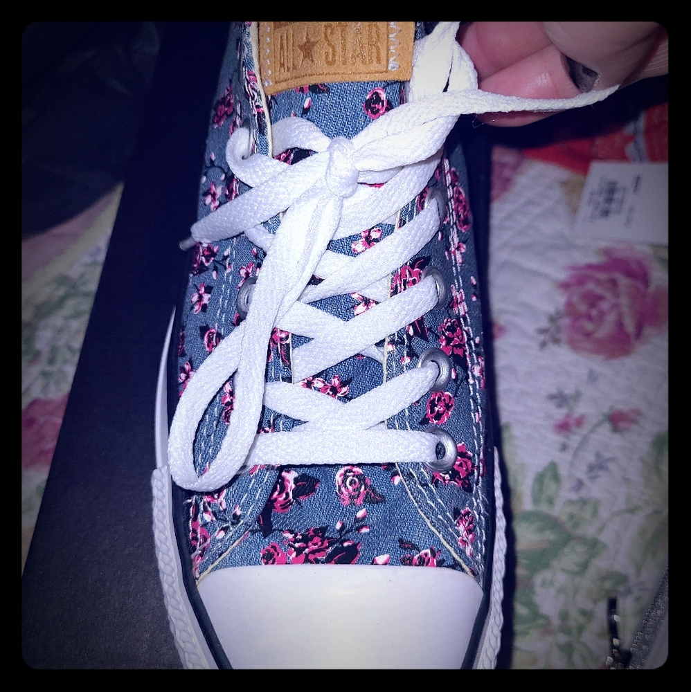 Women's Converse size 9